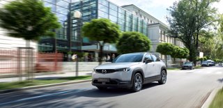 MAZDA LANCE LA PRODUCTION DE SON PREMIER VEHICULE ELECTRIQUE, LE MX-30